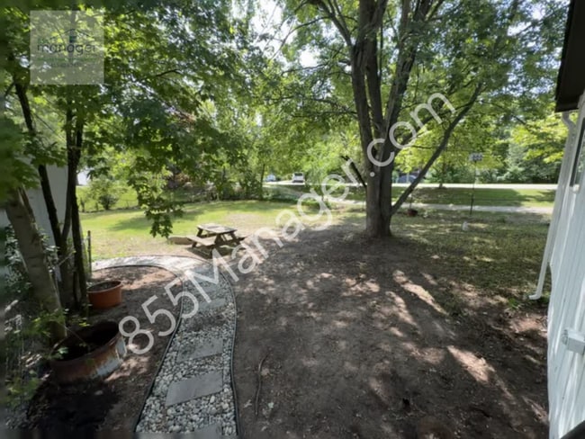 Building Photo - Fully Renovated 3-Bedroom Home with Sunroo...