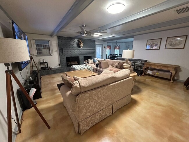 Building Photo - SPACIOUS HOME IN OF NORTH BOSSIER