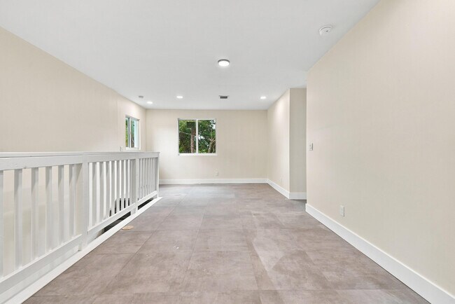 Building Photo - 4701 Evergreen Ave