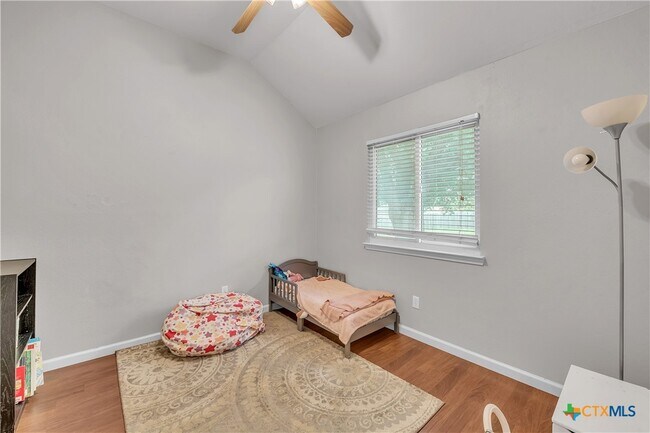 Building Photo - 1417 Ridgeway Dr