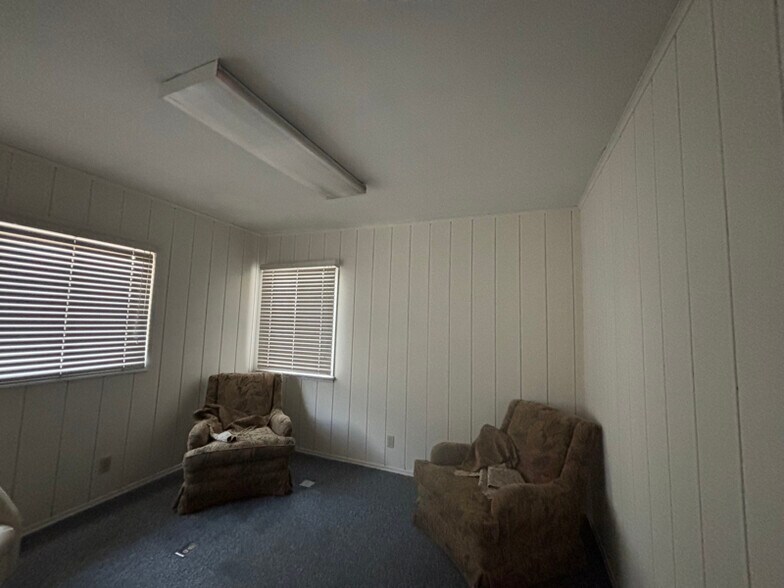 Building Photo - 626 Civic Center Dr