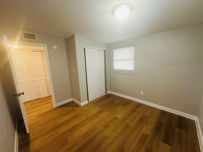 Building Photo - 2558 Spirea St