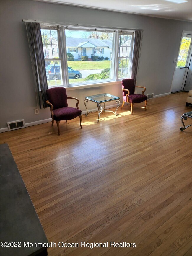 Building Photo - 220 Highwood Rd