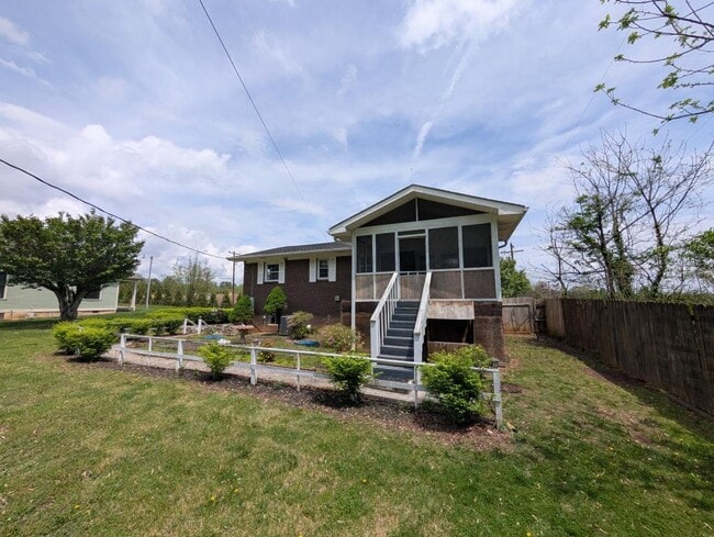 Building Photo - 505 N Stanwood Ln