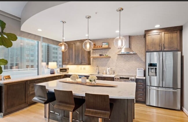 Building Photo - Centerpointe- Urban luxury living!!