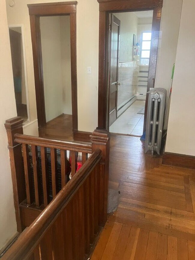 Building Photo - College Rental