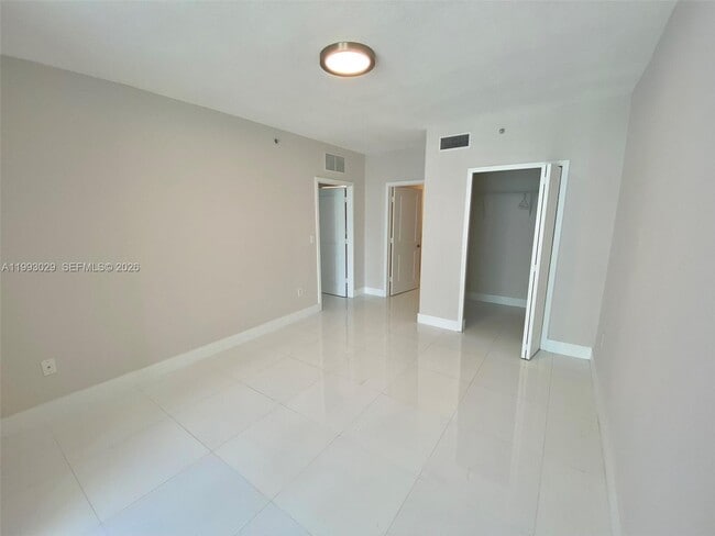 Building Photo - 170 SE 14th St