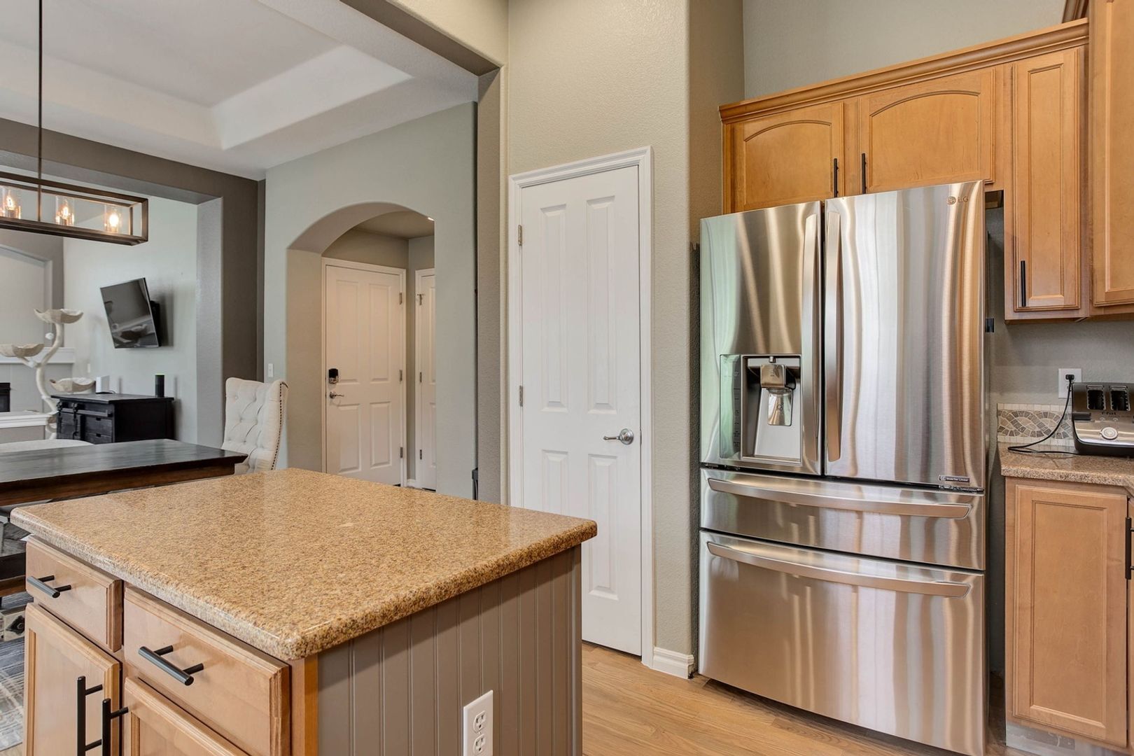 Building Photo - 3070 Redhaven Way