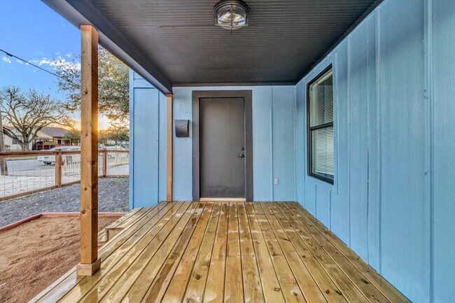 Building Photo - 1803 Texas Ave