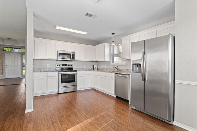 Building Photo - 7915 Redbrush