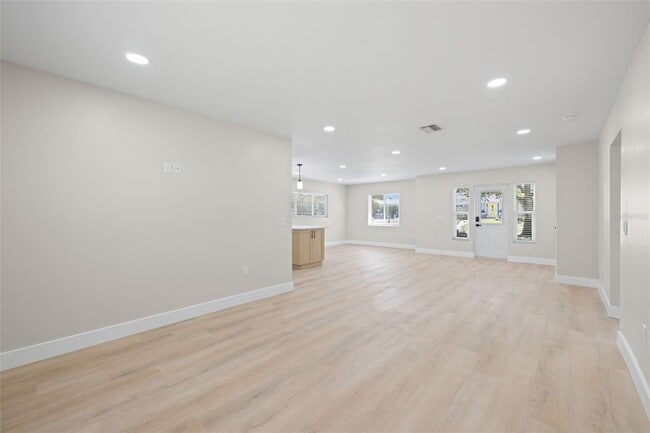 Building Photo - 1500 San Mateo Dr