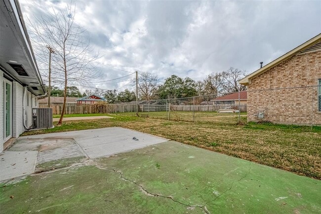 Building Photo - 300 Lane Dr