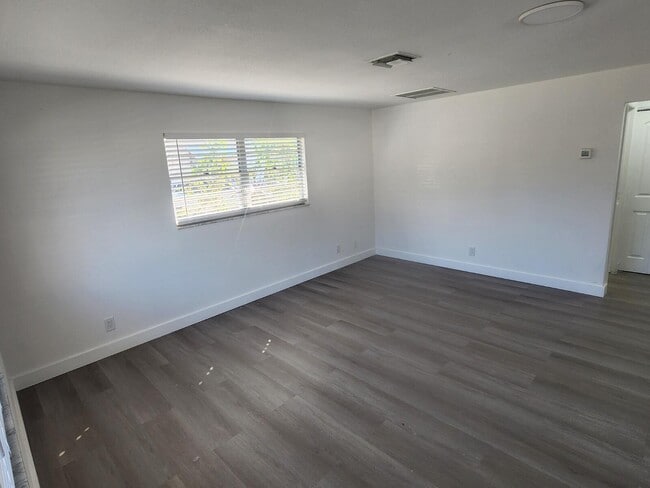 Building Photo - 1617 N J St