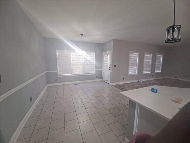 Building Photo - 621 Waterstone Dr SW