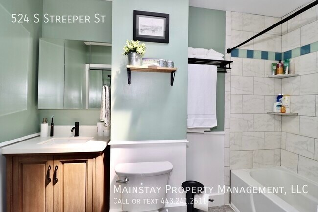 Building Photo - 2 Bed Rowhome in Prime Canton Location!