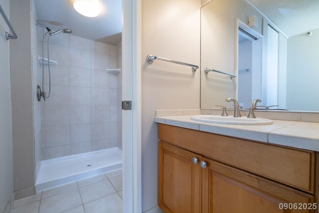 Building Photo - 2BR | 2BA | $4,000 | Move-In Ready! Windwa...