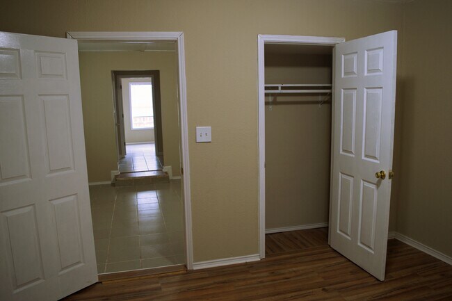 Building Photo - 2623 Irwin Dr