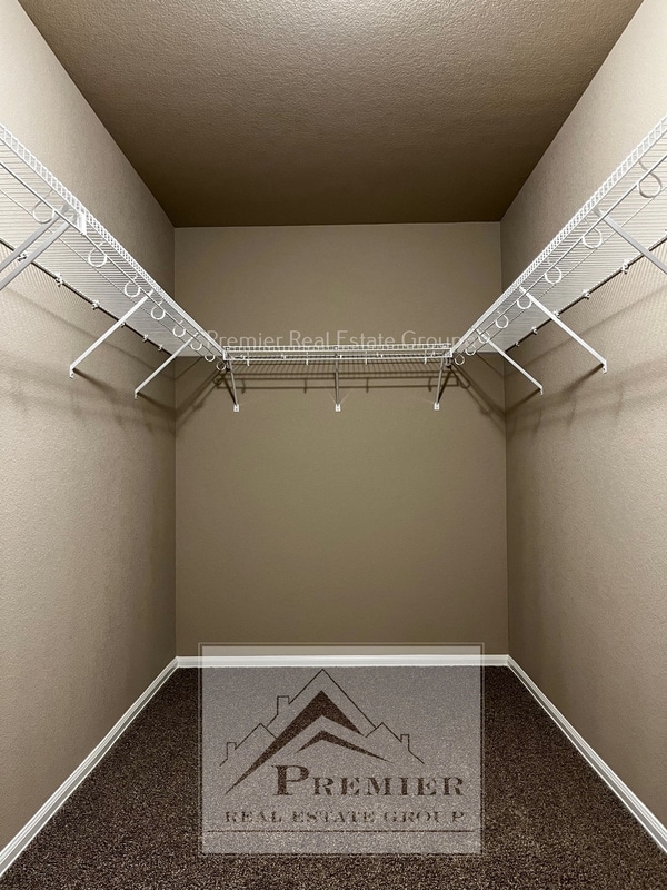 Building Photo - 7773 Sand Lake Heights