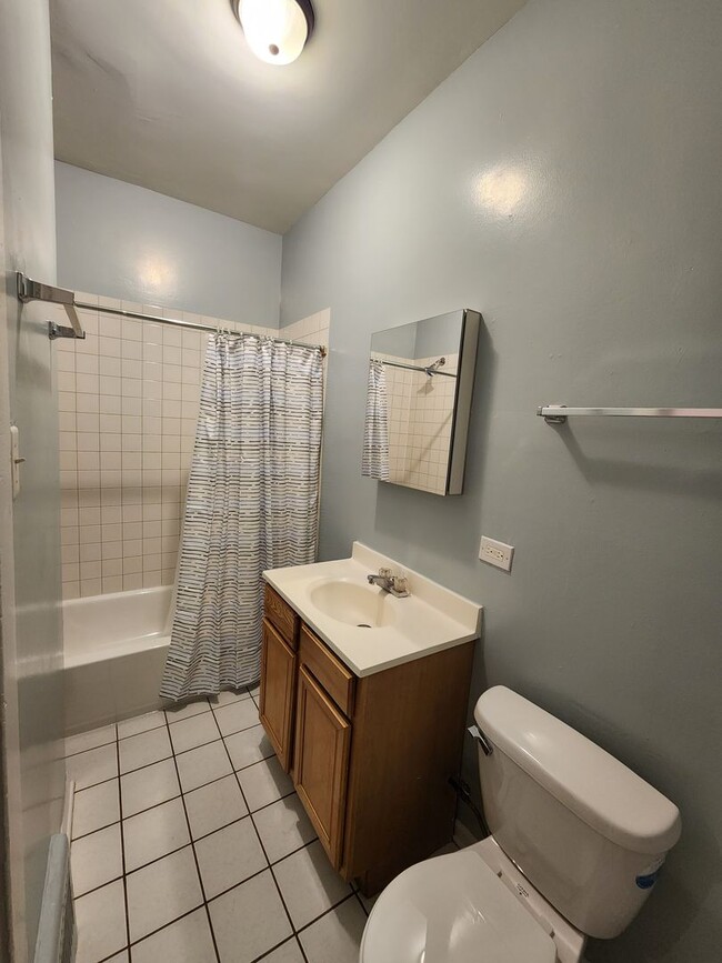 Building Photo - Bowmanville Top Floor Two Bed/One Bath ~ P...
