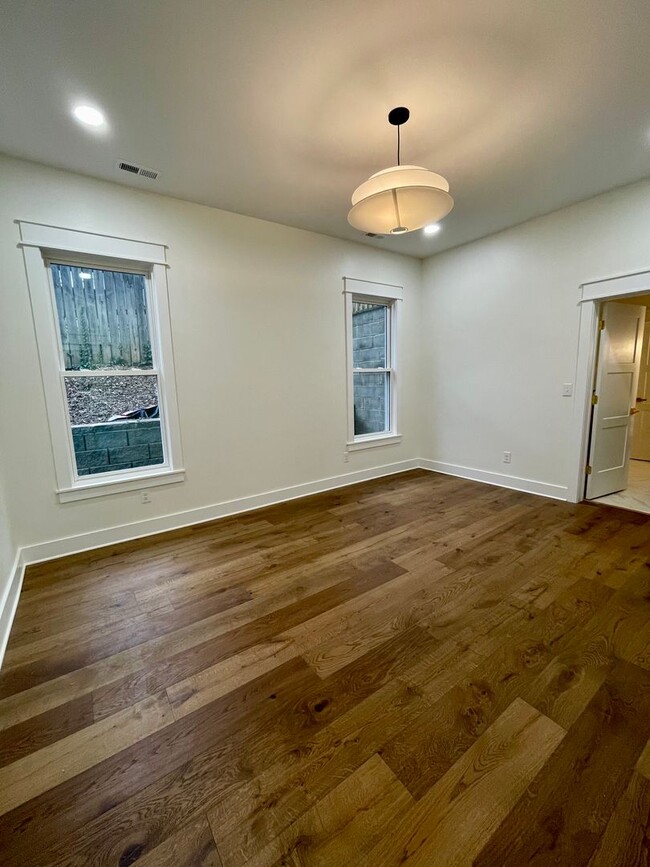 Building Photo - 323 50th Ave N