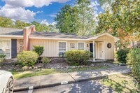 Building Photo - Charming end-unit condo located in Wilmington Island Townehomes