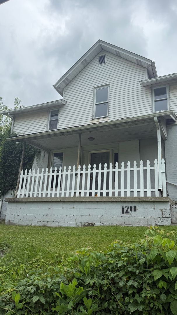 Primary Photo - 1211 Eastbrook Rd