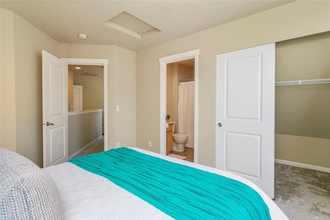Building Photo - SEPTEMBER FREE >> Beautiful 3BR/3BA Townho...