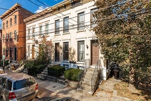 Building Photo - Chestnut Street