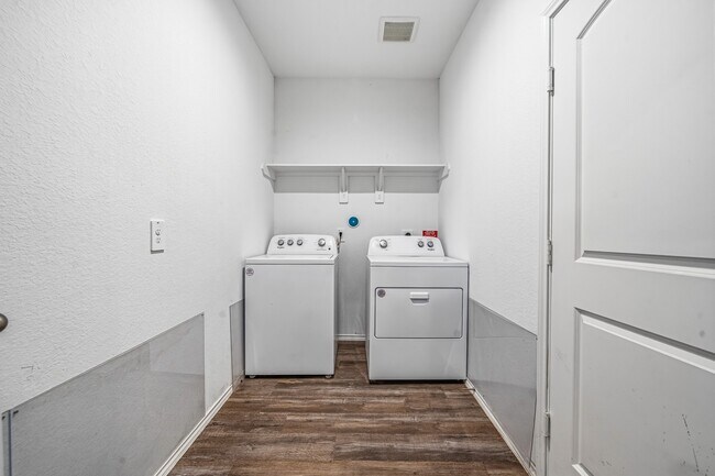 Building Photo - 24122 Juniper Hts Dr