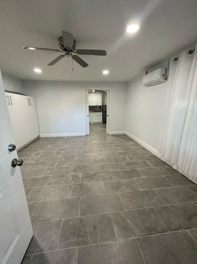 Building Photo - 7410 Ilex St