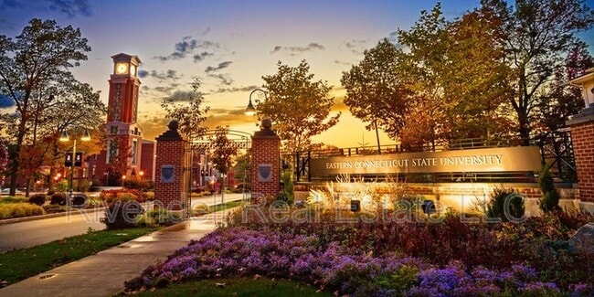 Building Photo - 330 Valley St