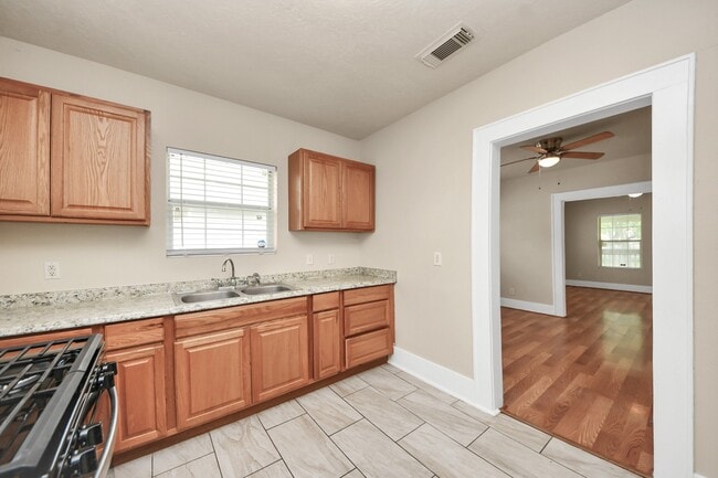 Building Photo - 201 W Pitts Ave