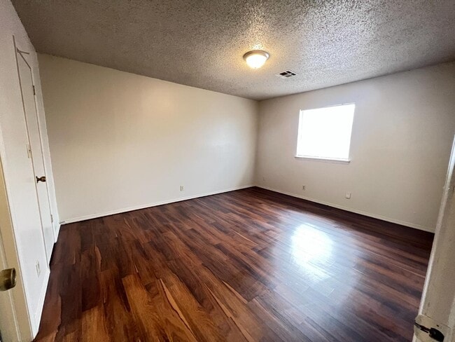 Building Photo - 121 Crawford Ct