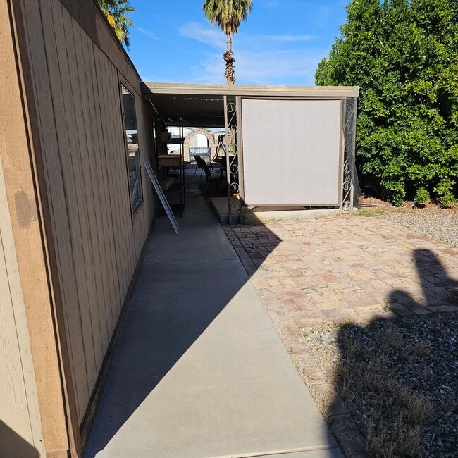 Building Photo - Furnished 2 bedroom, 2 bath available now