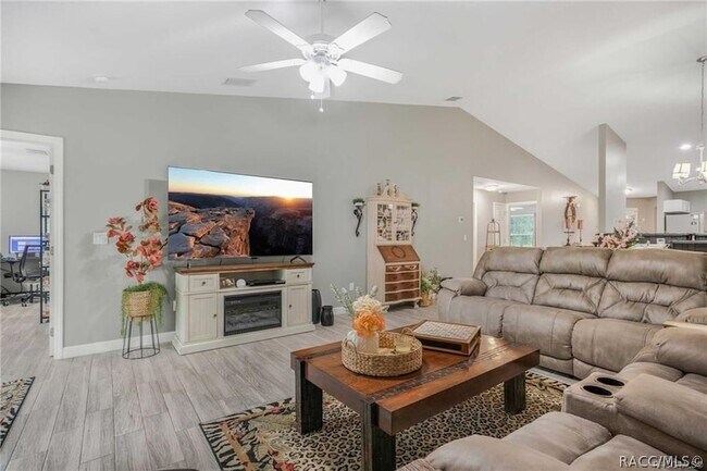 Building Photo - 2142 S Gleneagle Terrace