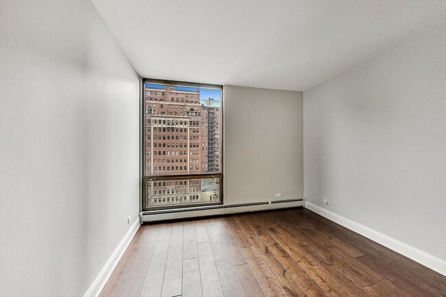 Building Photo - 100 E Bellevue Pl