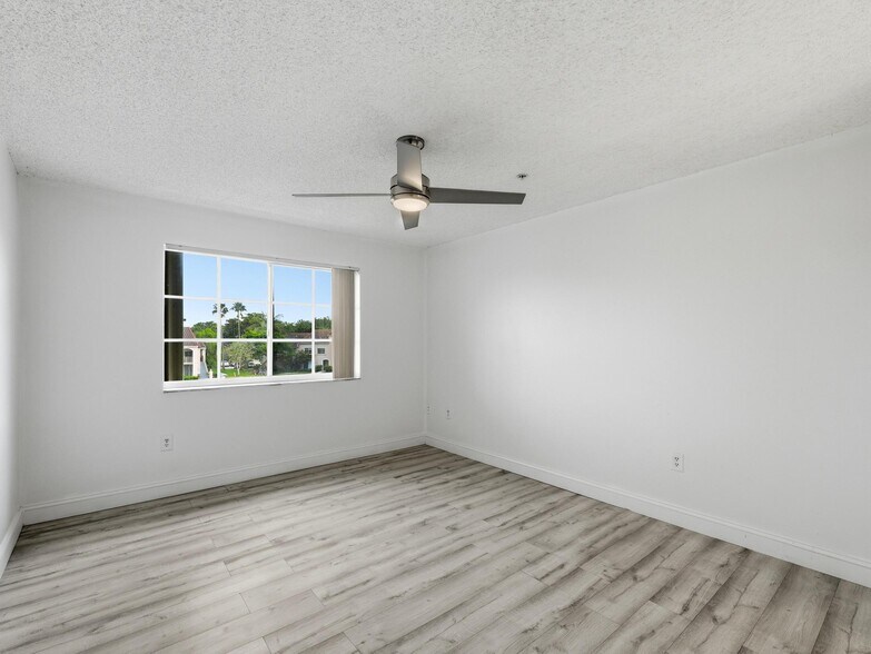 Building Photo - 12166 Saint Andrews Pl