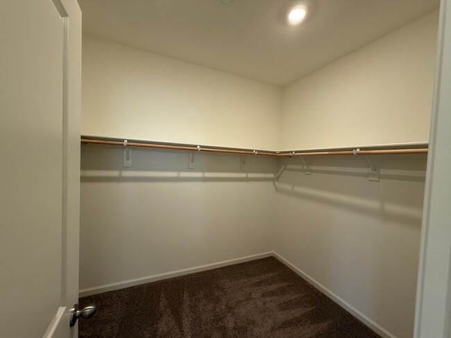 Building Photo - Brand NEW single story home in Hughson!