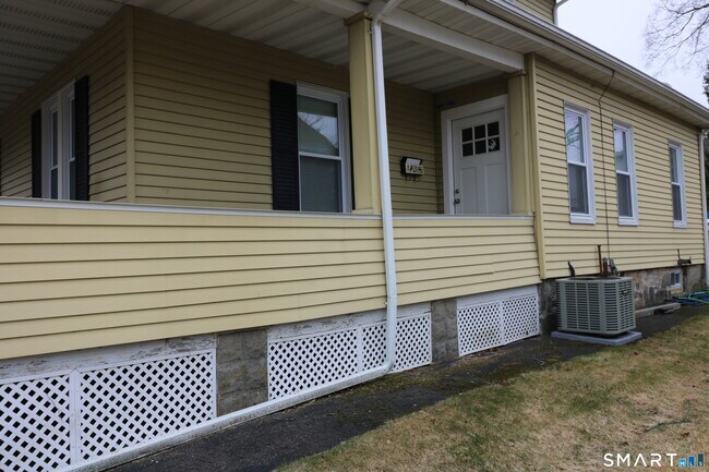 Building Photo - 6 Mary St