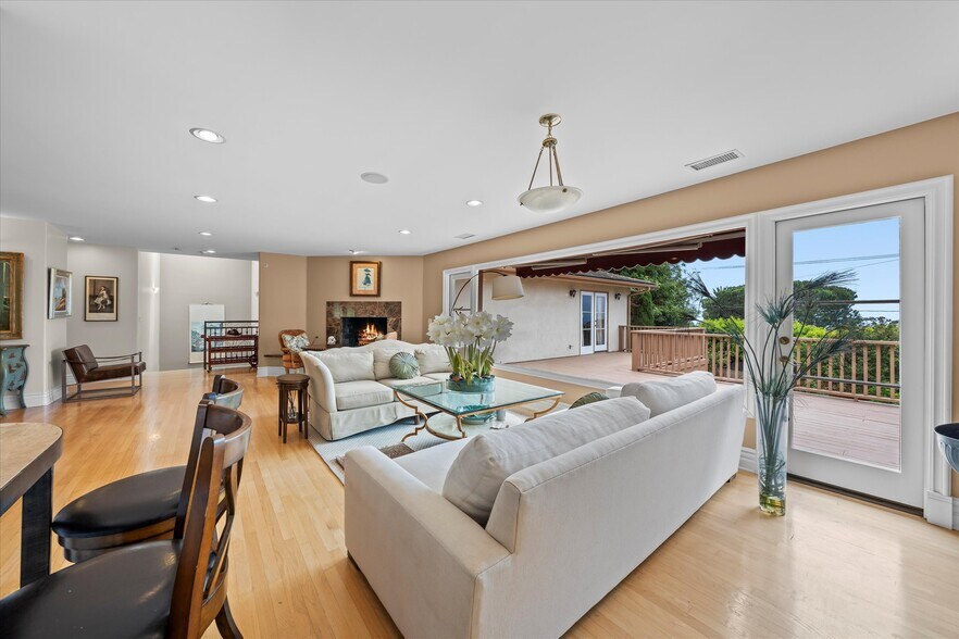 Building Photo - 2129 Palos Verdes Dr W