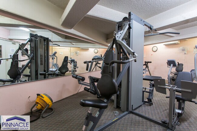 Building Photo - 469 Ena Rd