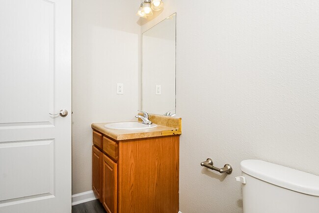 Building Photo - 3 Bedroom on Bermuda Lakes Drive