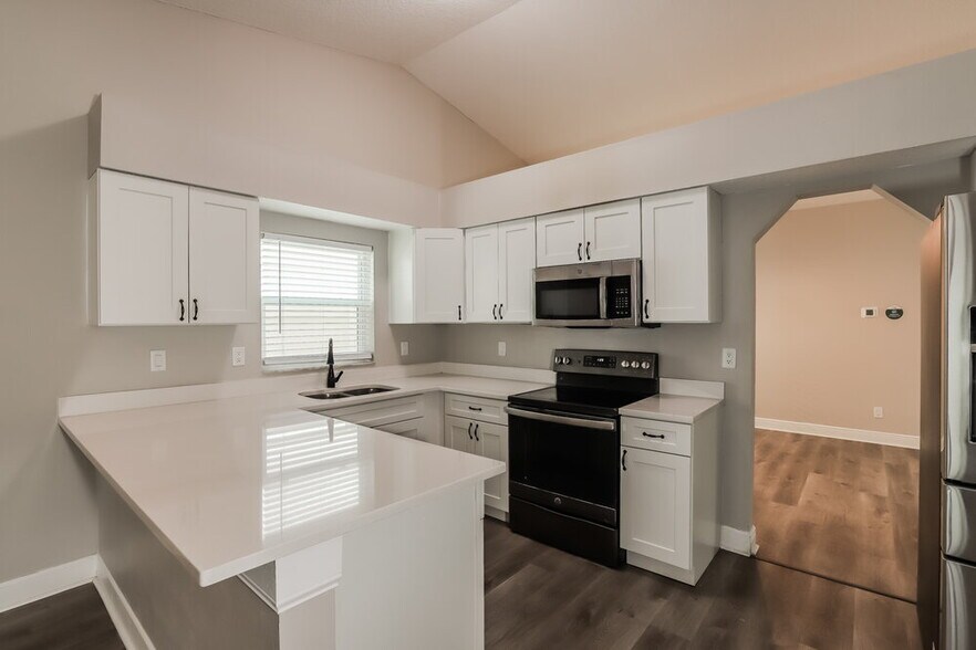 Building Photo - 2117 Intervista Ln