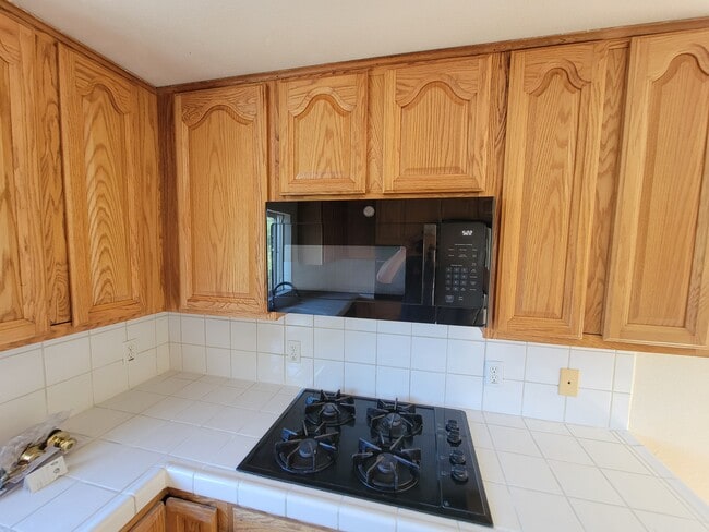 Building Photo - 158 Hall Ln