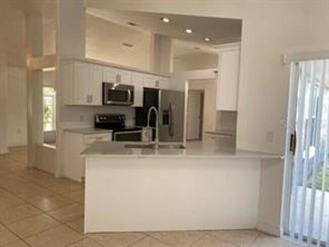 Building Photo - 1551 Ortega Ave