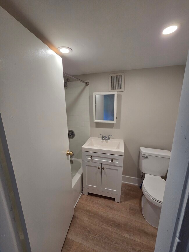 bathroom - 116 Mercer St