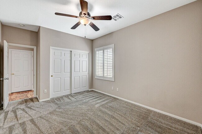 Building Photo - 10588 Isola Bella St