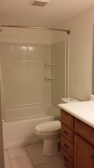 Second Bedroom Bath - 7477 Singing Hills Dr