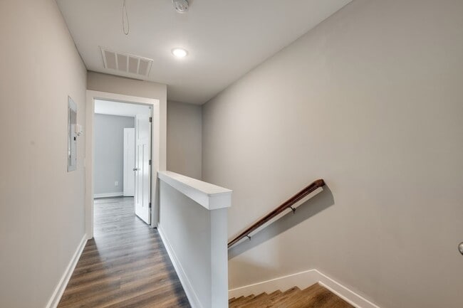 Building Photo - 203 E Frg Ct