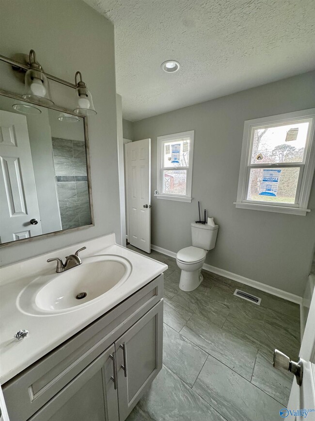 Building Photo - 1801 US Hwy 72 W